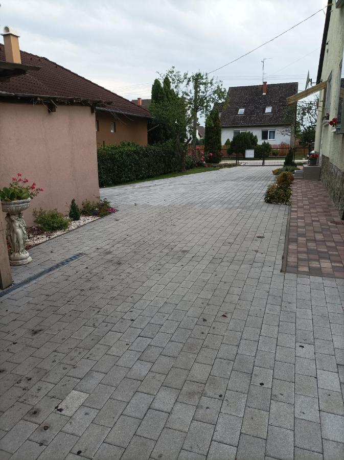 Csilla Apartman Balogunyom Екстериор снимка