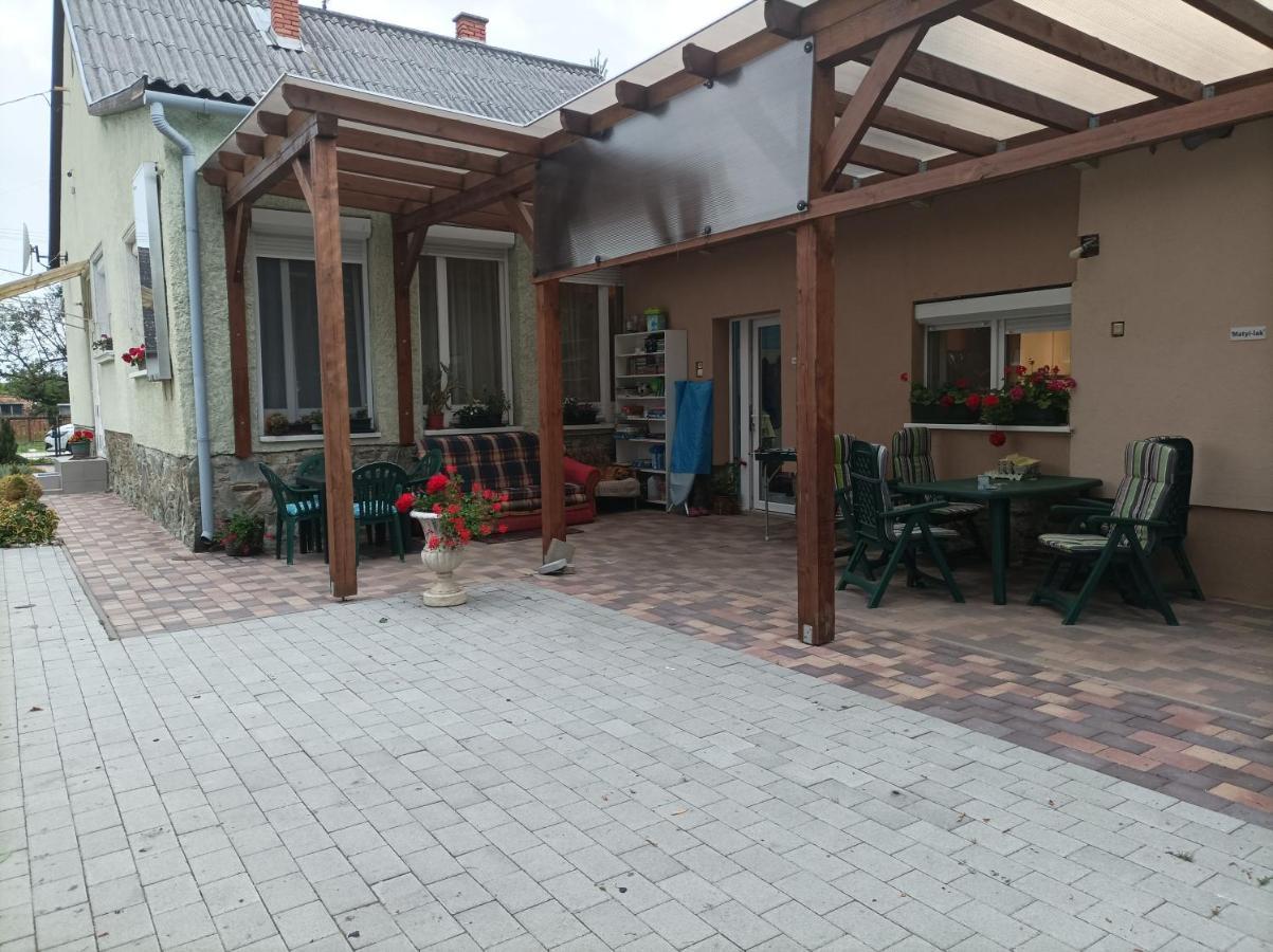 Csilla Apartman Balogunyom Екстериор снимка